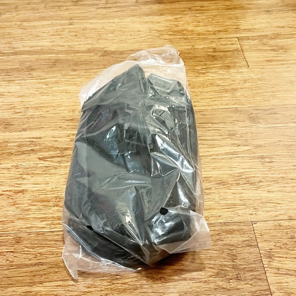 Men's Gray Waterproof Multifunctional Travel Crossbody Bag w/ Adjustable Strap - Picture 5 of 12